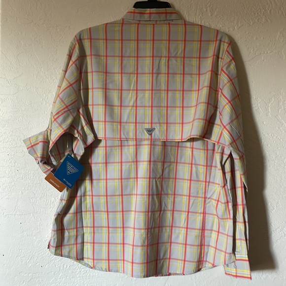 Columbia Omni-Shade shirt has zip pocket on side Size XL/TG NWT - Picture 5 of 7